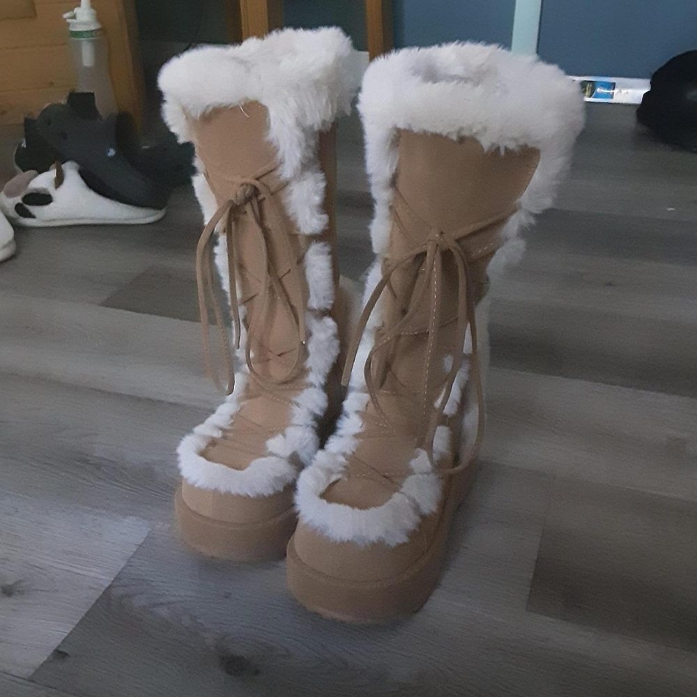 Cubby 311 demonia boots, size 8, tan and white